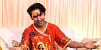 ‘পুজোয় আমিষ খেতে বারণ করার আমি কে?’ ‘পাখণ্ডী’ মন্তব্যে সাফাই বাগেশ্বর বাবার