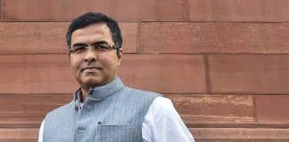 রাস্তায় যুবককে সপাটে চড় দিলেন দিল্লির মন্ত্রী! ভাইরাল ভিডিয়ো ঘিরে বিতর্ক, সাফাইয়ে কী বললেন পরবেশ?
