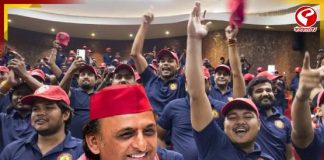 লাল রংয়ে মিশে গেছে নীল! কী কারণে দলে ‘বদল’ অখিলেশের?