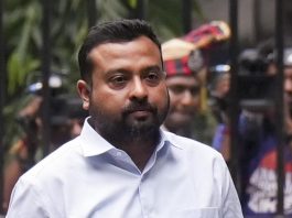 রক্ষাকবচ উঠতেই গ্রেফতার! অভিষেকের কালীঘাটের বাড়ি থেকে সুমিত রায়কে ধরল সিআইডি