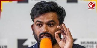 ঠাকুমার শেষকৃত্যে বাড়ি ফিরছেন অভিজিৎ, মুক্তি পেয়েই আইনি পরামর্শ নিতে কপিল সিব্বলের বাড়ি ককরোচ নেতা