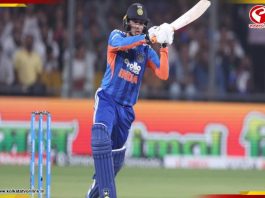 এক বছরে টি-টোয়েন্টিতে সর্বাধিক ছক্কার বিশ্বরেকর্ড অভিষেক শর্মার! পিছনে পড়লেন সূর্যকুমার